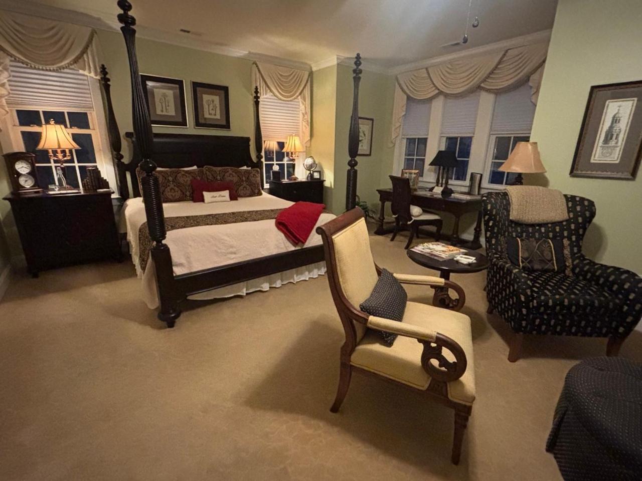 Mills River Bed & Breakfast On Tiffany Hill חדר תמונה