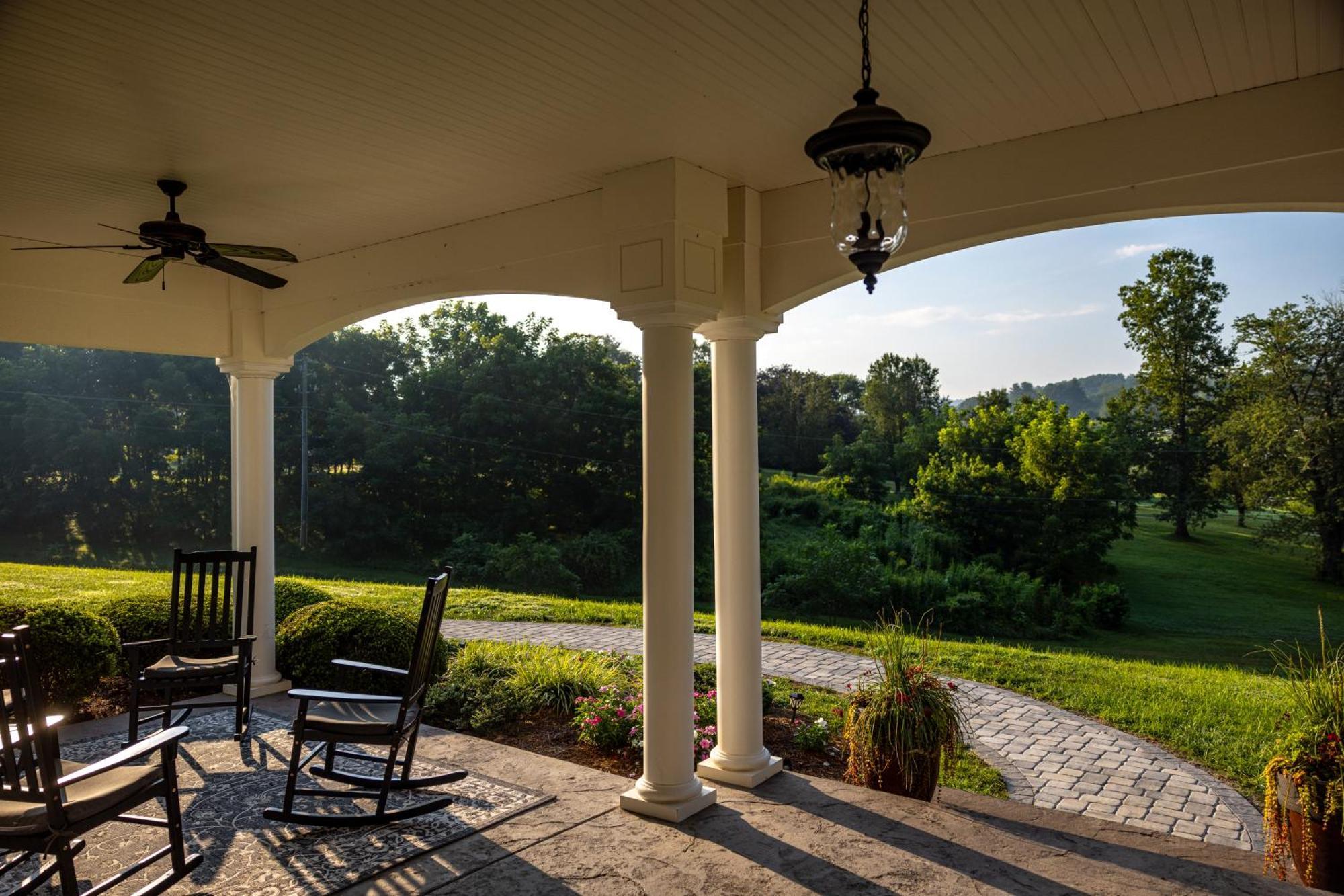 Mills River Bed & Breakfast On Tiffany Hill מראה חיצוני תמונה